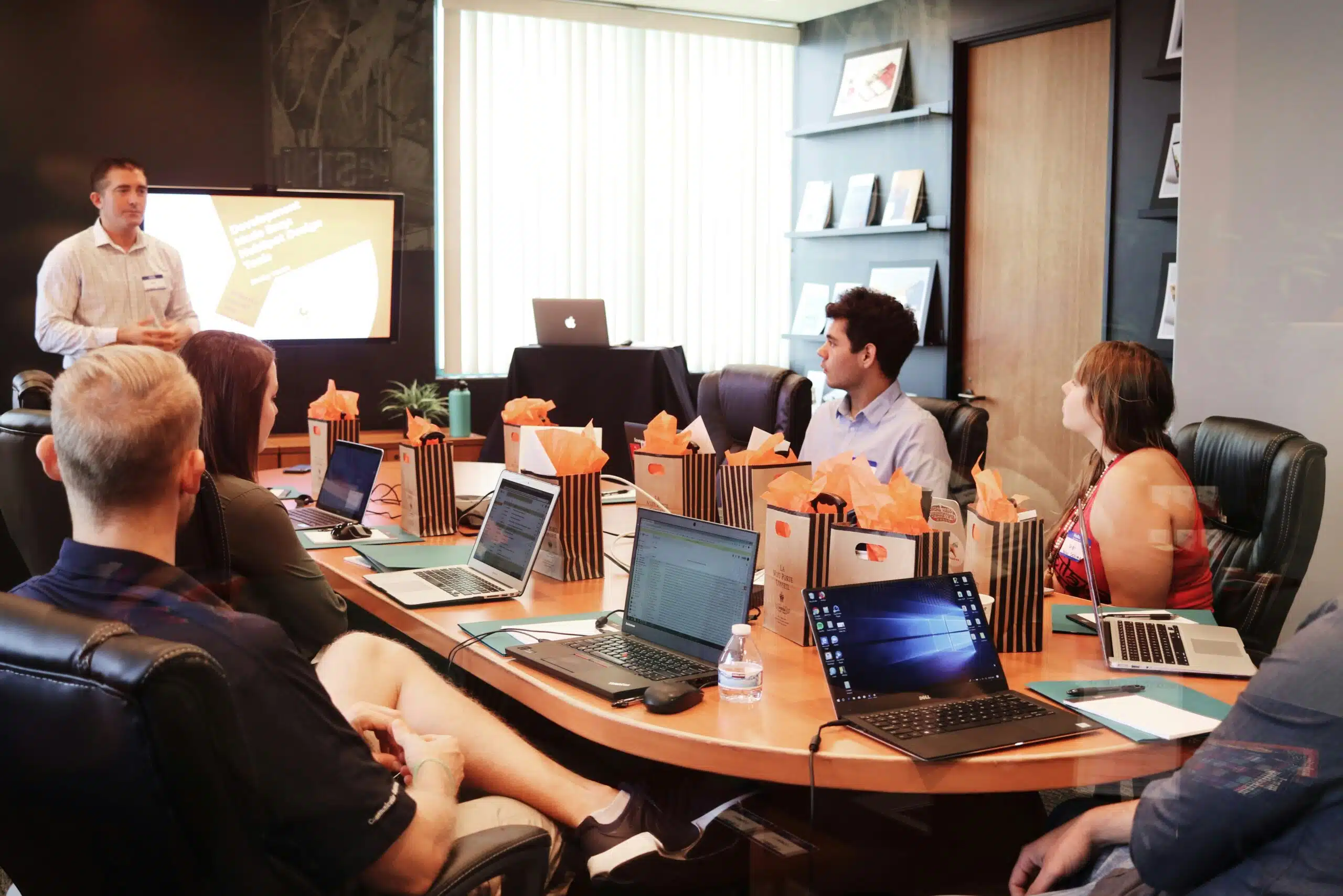 Team meeting on digital marketing strategy and performance tools