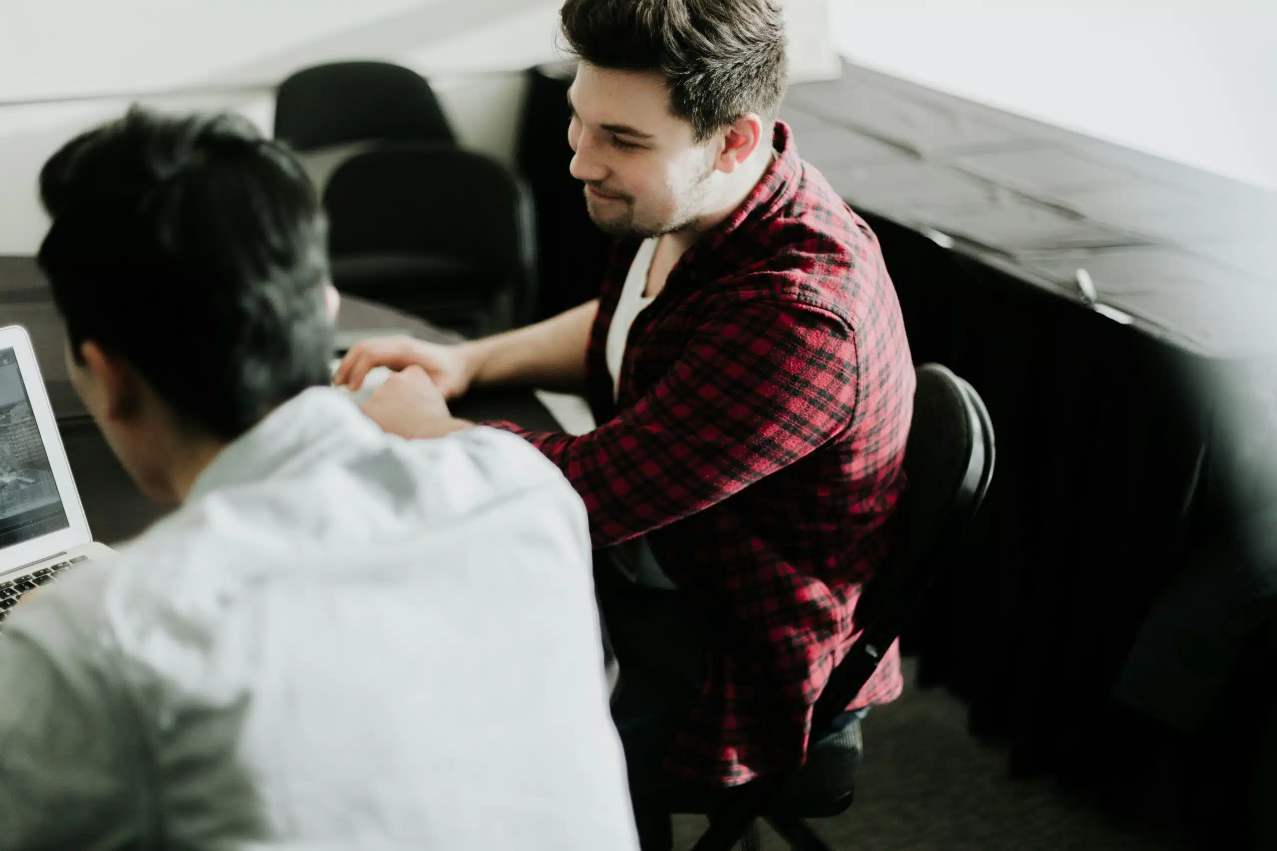 two man discussing ai tracking solutions in a casual meeting