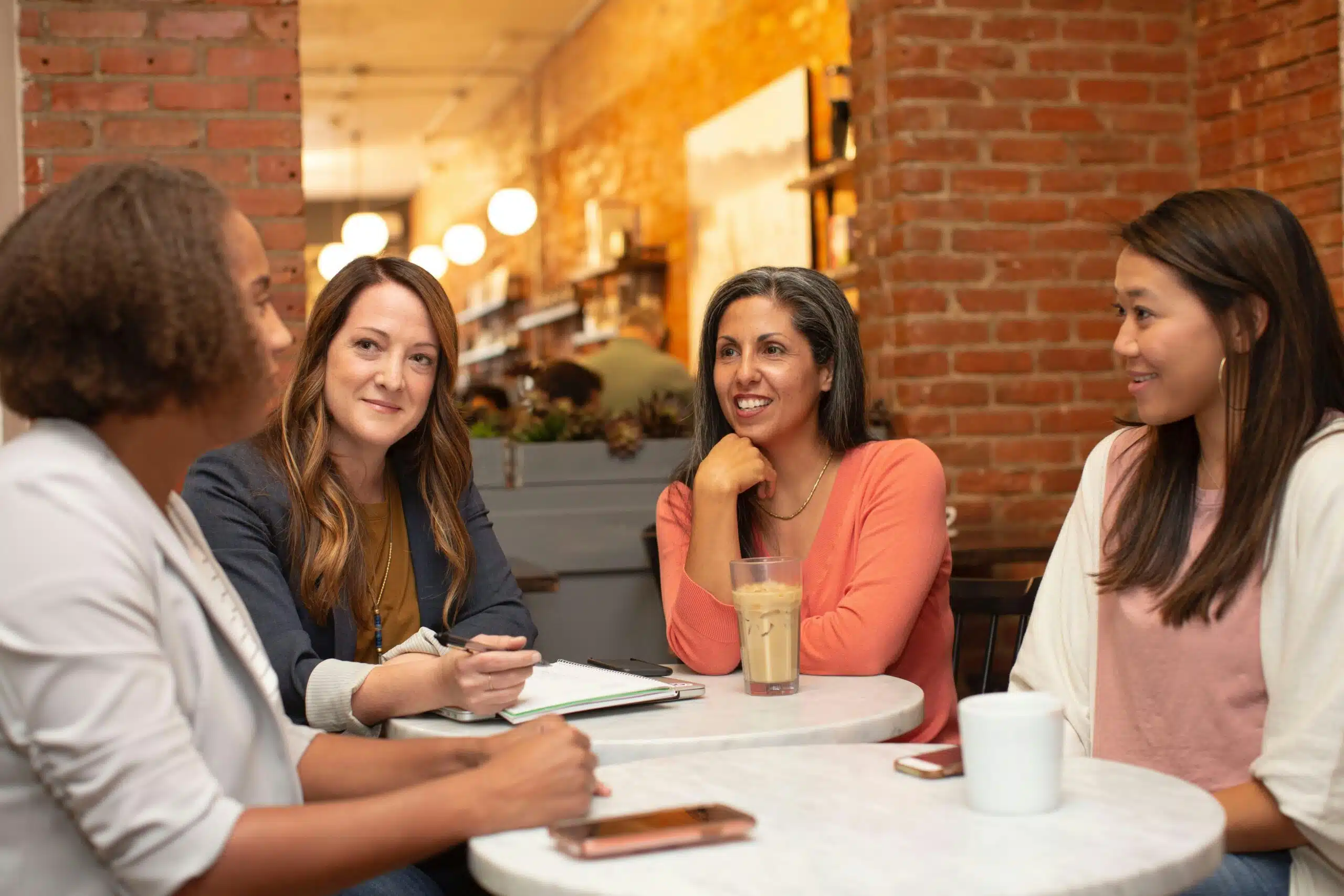 marketing team meeting at a cafe